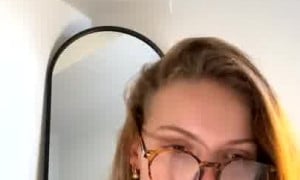 Maidelyn Kessir Strips Before Masturbating