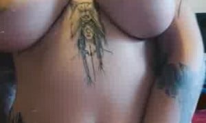 Lydiagrace Vibrates Her Pussy In Bed
