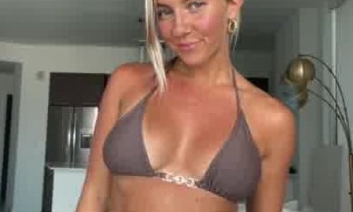Kelseyswrld's Flirty Gray Bikini Show