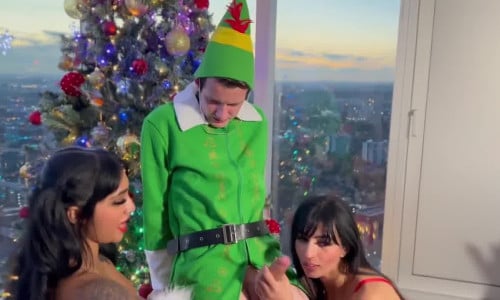 Aaliyah Yasin & Yasmina Khan Fucks Naughty Elf