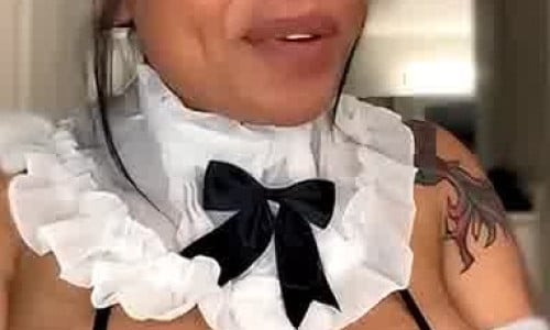 Maid Itslovelymimi27 Grabs Her Tits