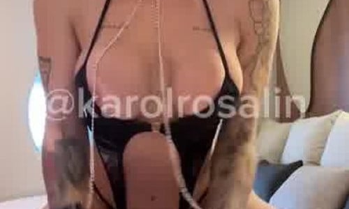 Karol Rosalin Shows Sexy Body In Latex