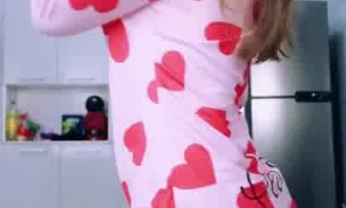 Babi Palomas Strips Her Clothes