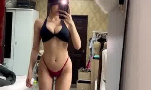 Katy.Prettty Flaunts Her Body In The Mirror