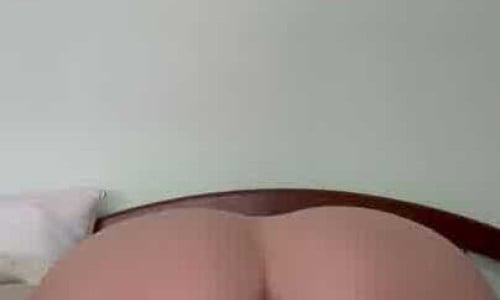 Ellysykes Masturbates With Her Fingers