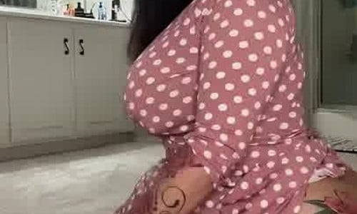 Itslovelymimi27 Lifts Her Dress Up