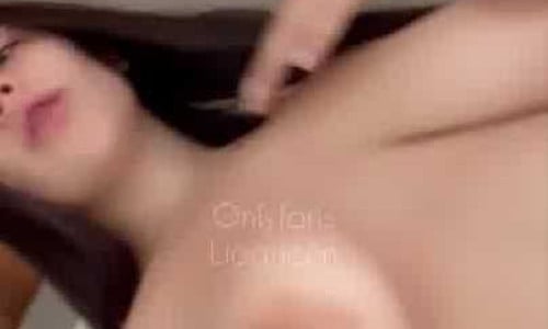 Lioqueen Shakes Her Tits And Ass