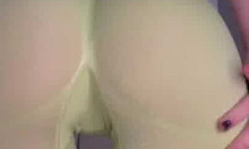 CuteGeekie Strips To Flash Clit & Ass
