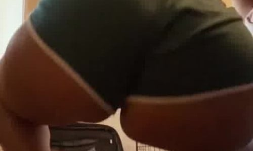 Itslunarliv Twerks In Sexy Shorts