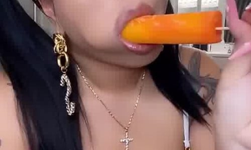 Itslovelymimi27 Gives A Popsicle A Good Lick