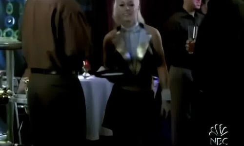 Kendra Wilkinson As A Sexy Waitress