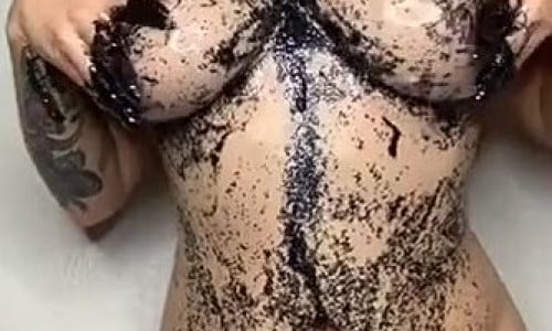EnraptureSG Pours Paint Over Her Nude Curves