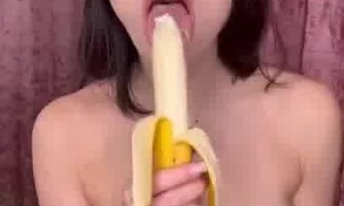 Koshakoshik Sucks A Banana And Masturbates