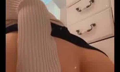 Sashstephensxo Pumps Her Pussy With A Toy
