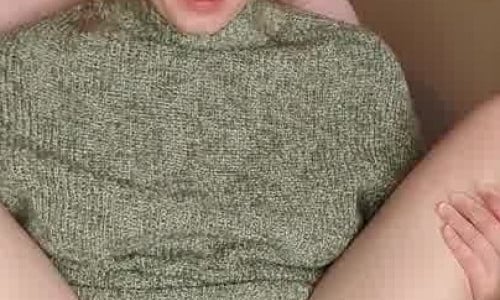MandyFrizzle Uses A Dildo To Fuck Her Pussy