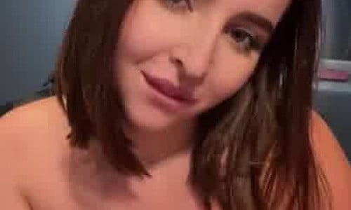 Suzanna Joy Spreads Her Legs For A Dildo