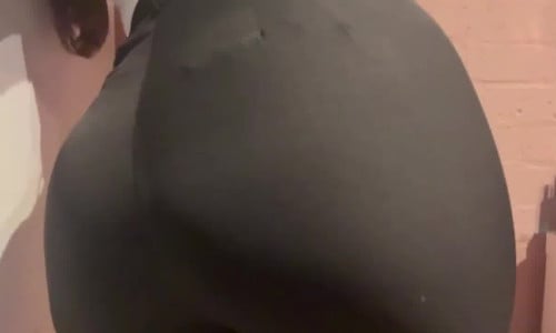 Thick girl farting