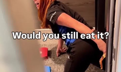 Girl farting - video 15