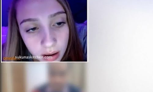 Nerdy slut masturbates on omegle