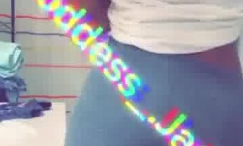 Girl farting - video 951