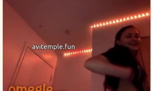 2 hotties show tits on omegle