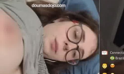 Nerd Omegle slut flash tits and pussy