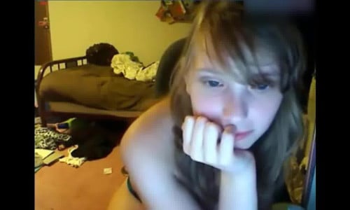 Blonde Babe Gets Horny & Fucks Her Hairbrush🔊