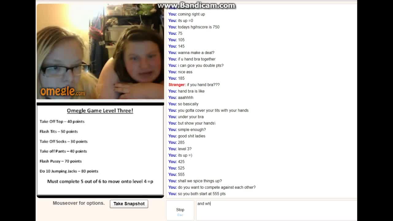 观看Fun Girl Plays Omegle Game 色情视频 CUMS.